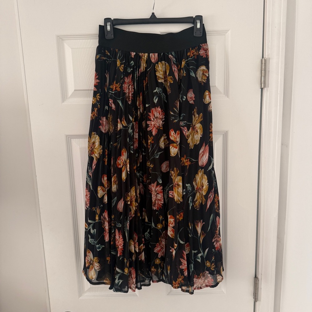 Dress Forum Black Floral A-Line‎ Skirt Midi Elastic Waist Print Flowy Pleated M